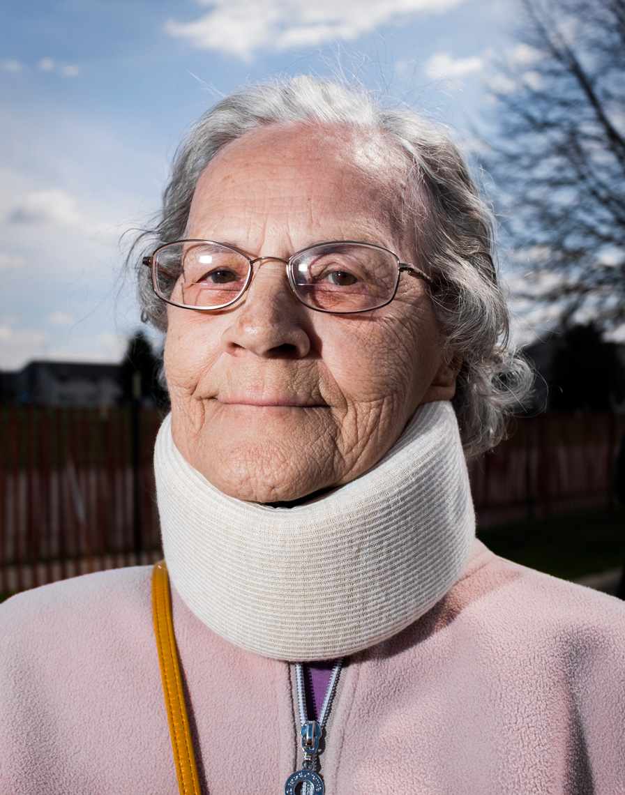 Elderly woman in a neck brace | Saverio Truglia