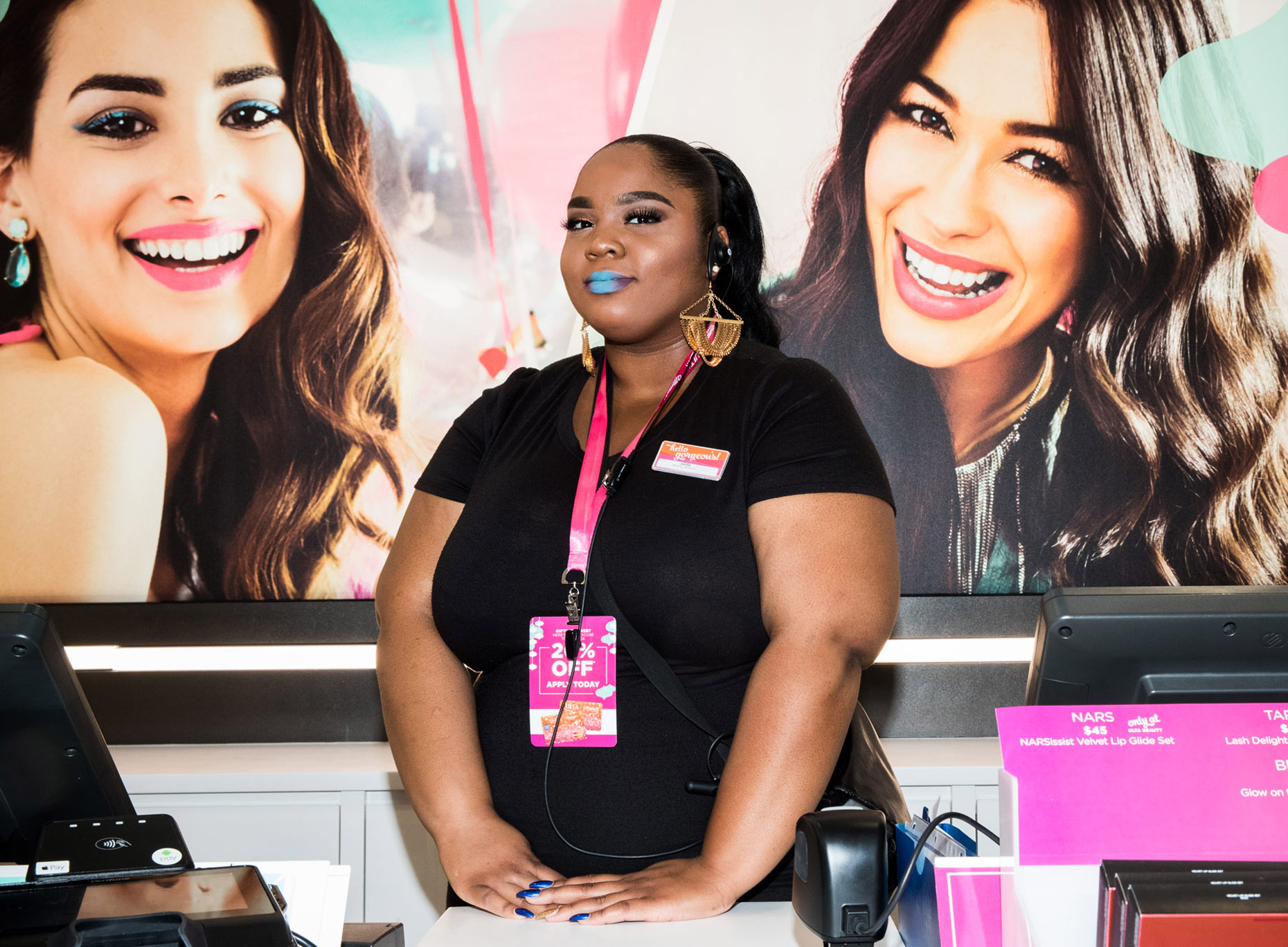 Black woman working at beauty supply store | lifestyle photography by Saverio Truglia