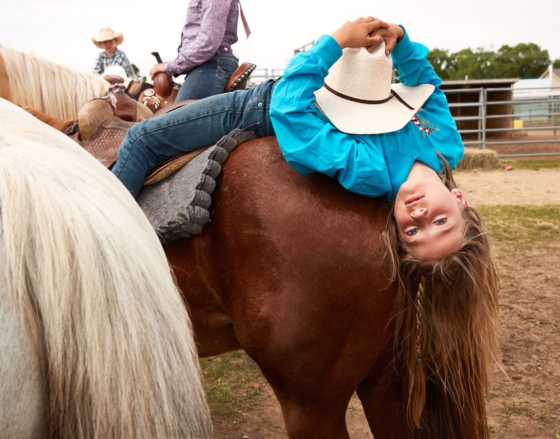 Cowgirl reclining backward on her horse | lifestyle photography by Saverio Truglia